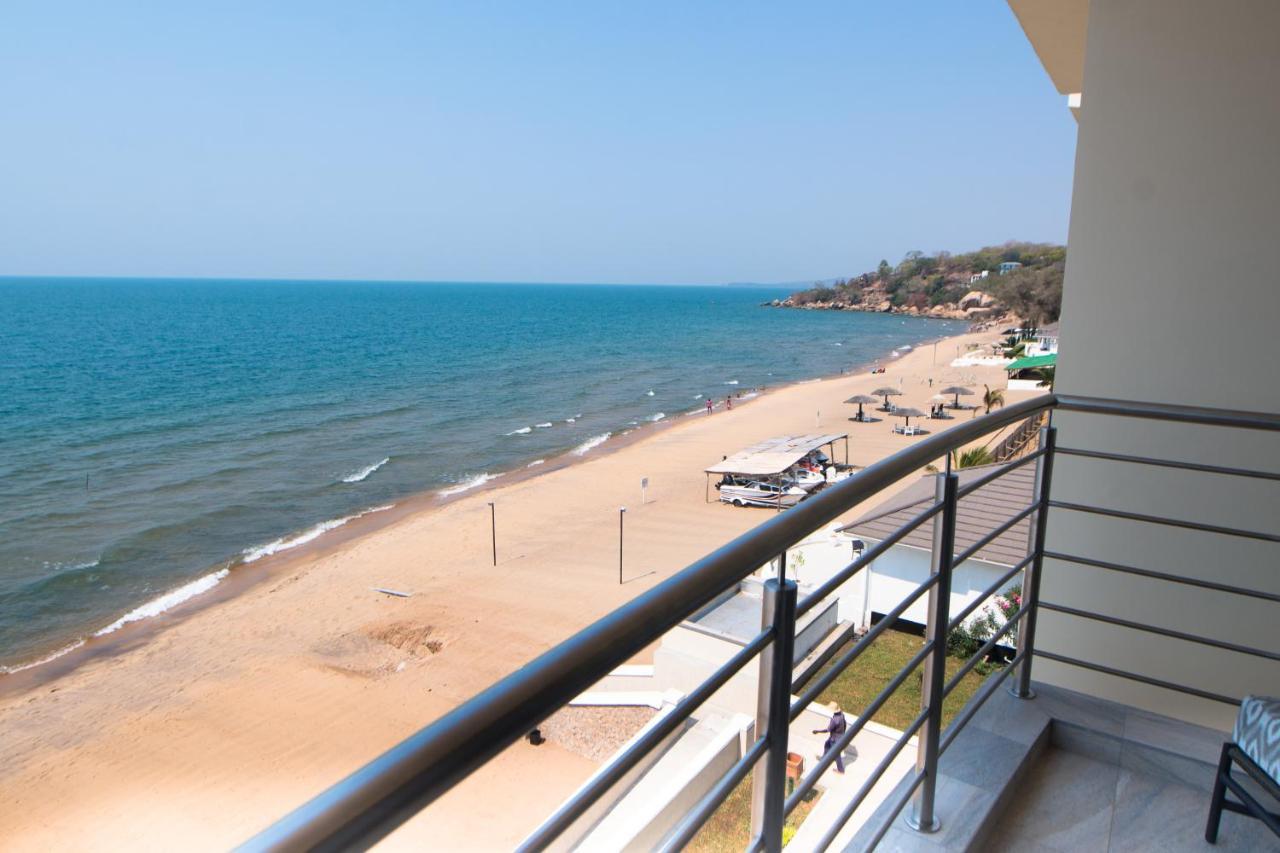 Sunbird Waterfront Hotell Salima Exteriör bild